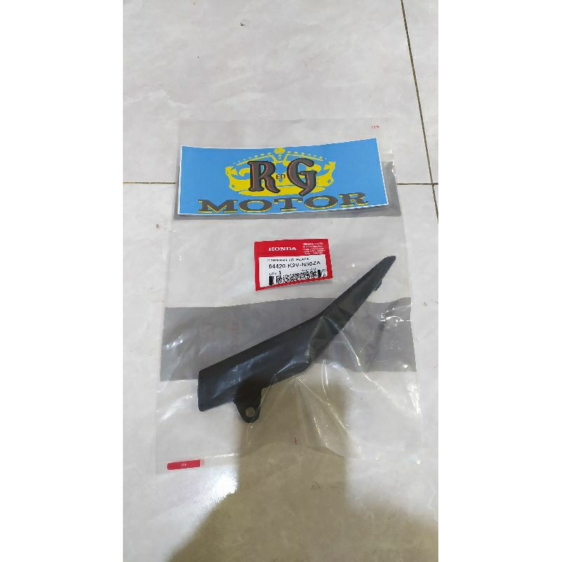 Cover Penyambung Sayap Kiri Garnish Kiri Depan Hitam Honda Vario 125 eSP K2V