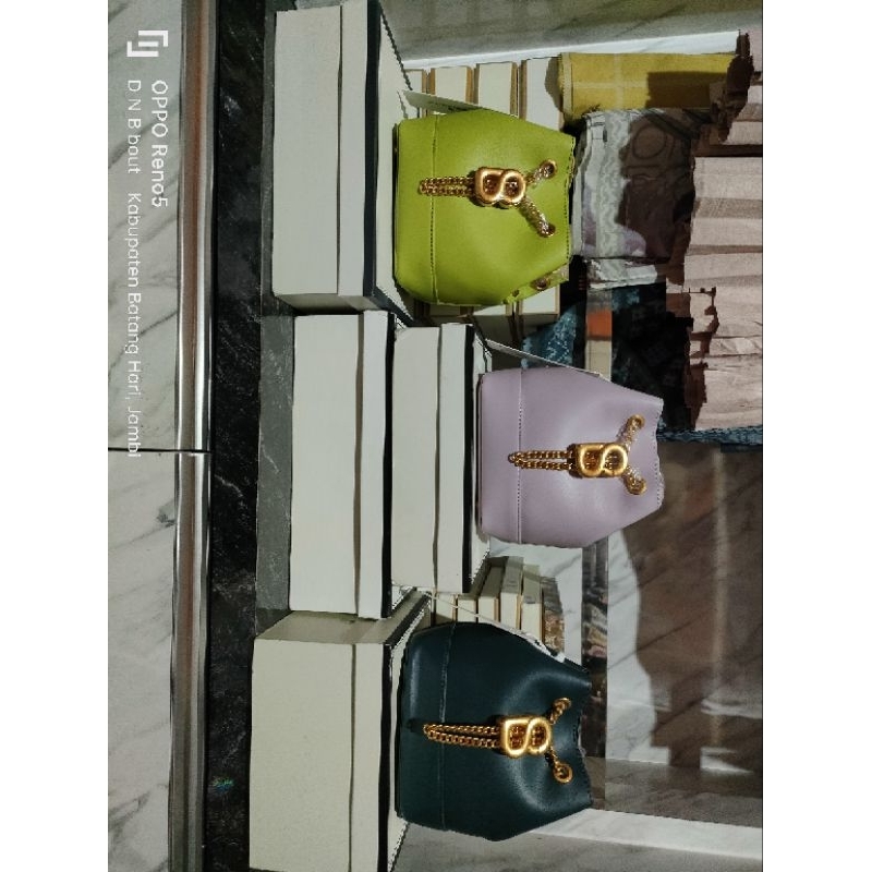 myra bag buttonscarver