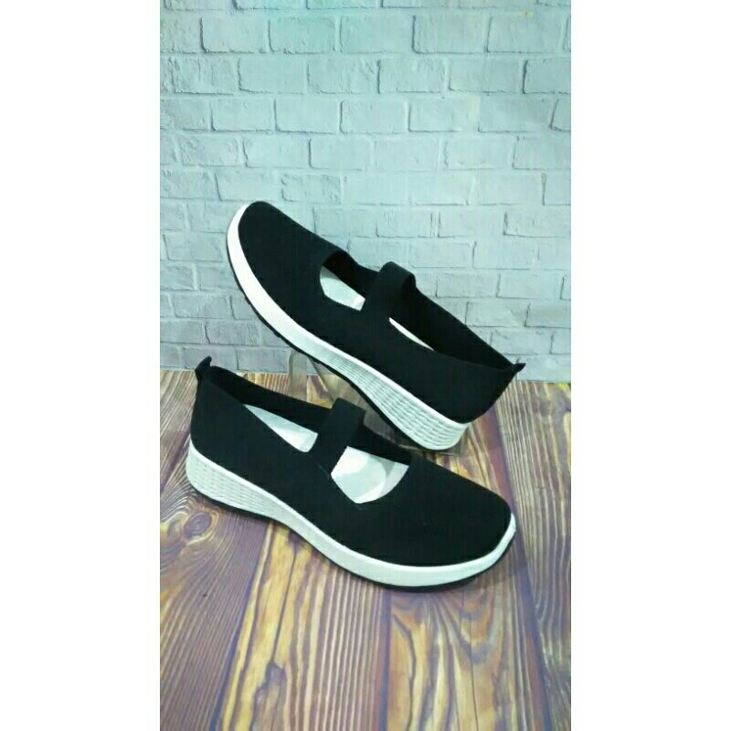 Sepatu Kyrana GS-03 Warna Hitam