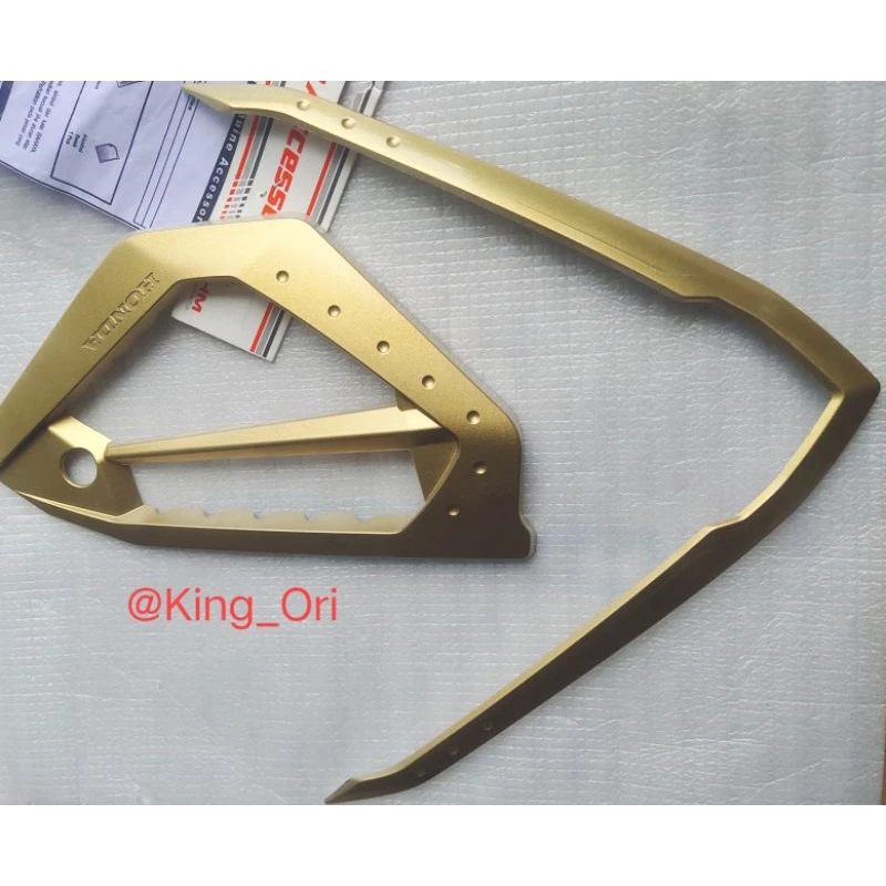 Garnish Set Headlamp Vario dan Garnish Radiator Vario Gold Ori