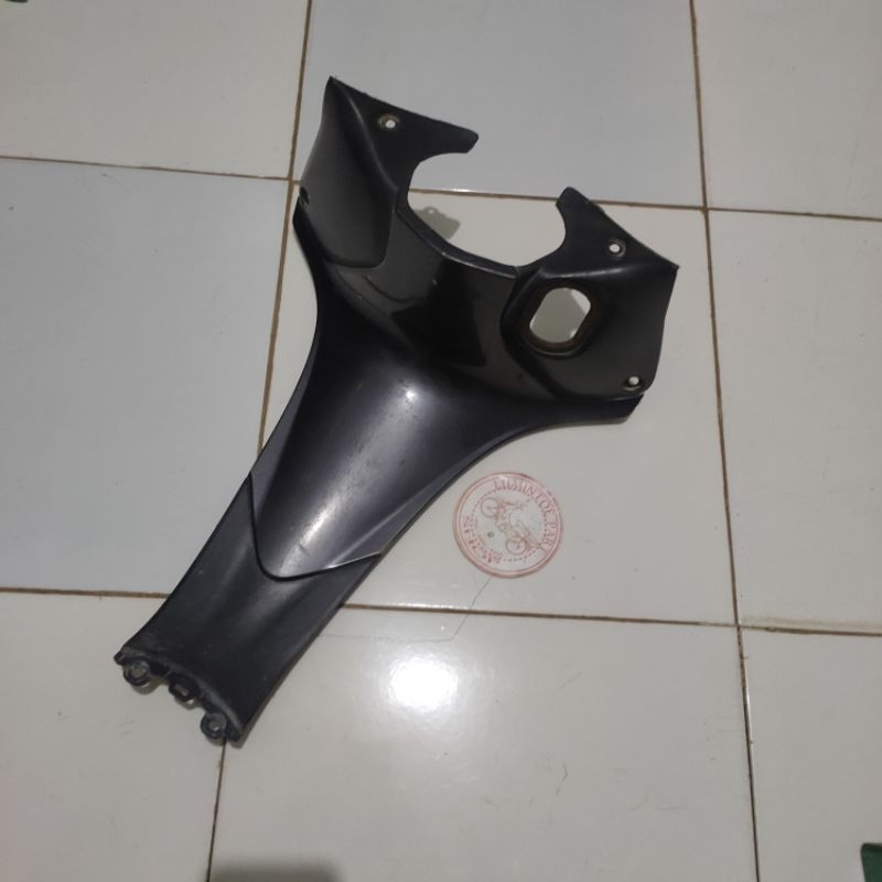 Legshield cover kontak tengah Honda Supra x 125 helm in original