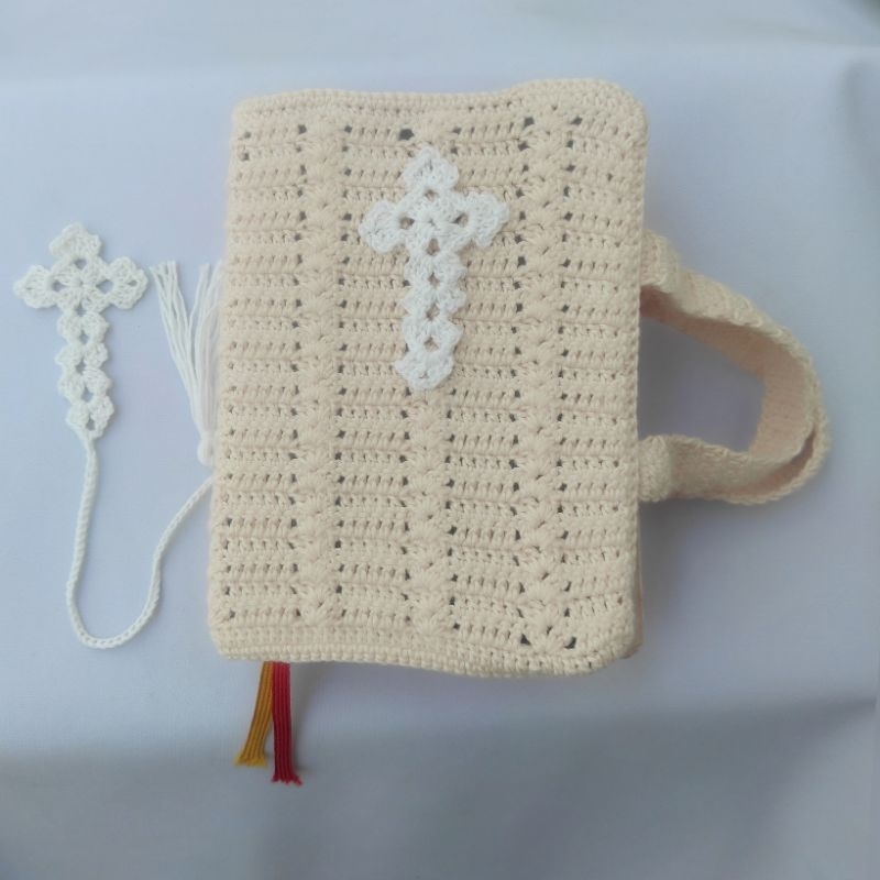 

Sampul Buku Rajut/ Cover Book Puji Syukur Crochet / Madah Bakti