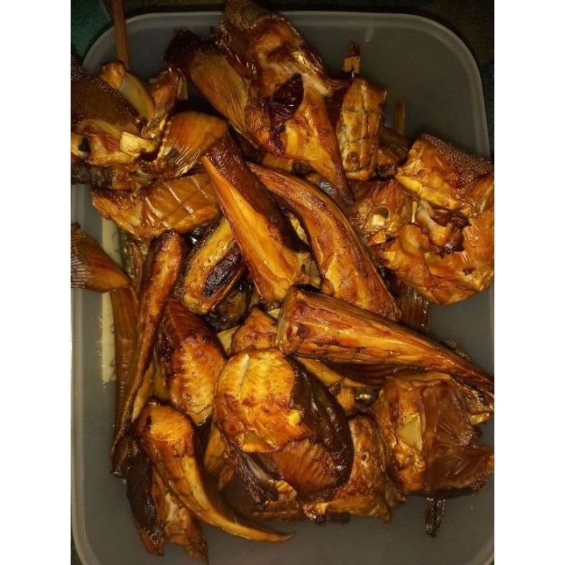 

Ikan asap pari ukuran sedang//ikan asap pe//ikan asap