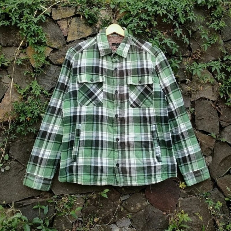 Kemeja Sherpa Uniqlo