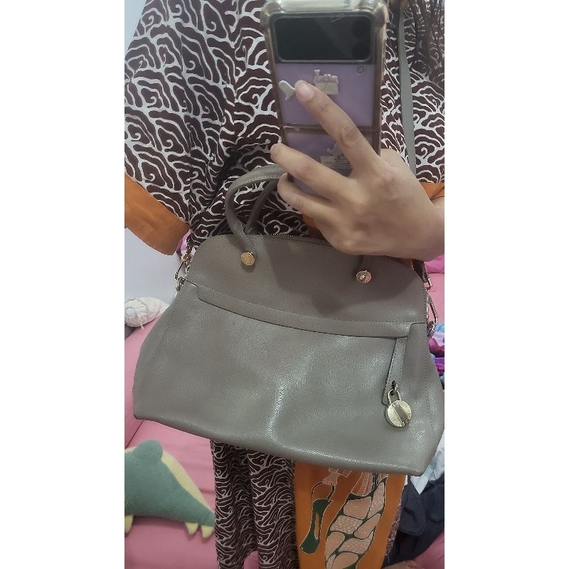 Preloved branded bag ORI dulu beli di IG sss.authentic Tas Furla medium piper bag. warna grey.