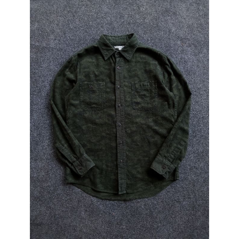 kemeja uniqlo camo