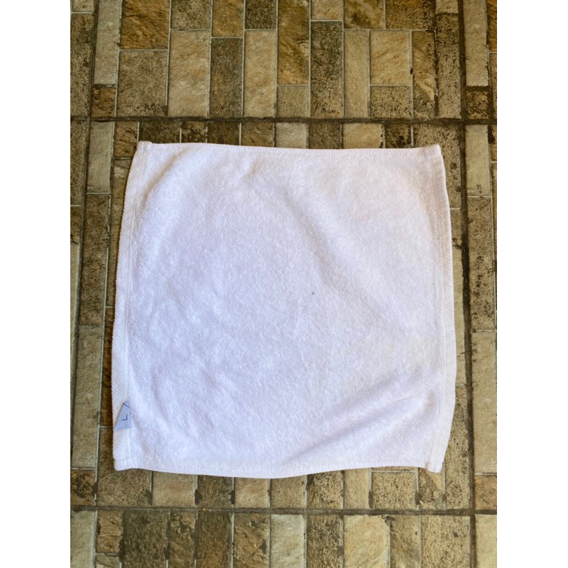 Face Towel Ex Hotel Warna Putih / Merah