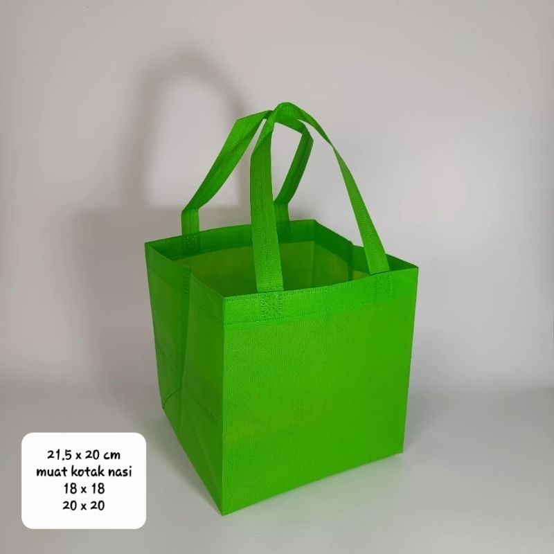 

tas spunbond 23x30 muat kotak 18x18 dan 20x20 SATUAN
