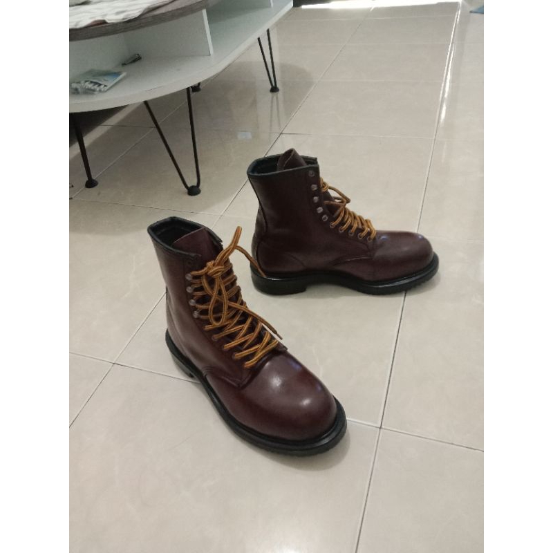 Red Wing 2233 Original size 8/ 42