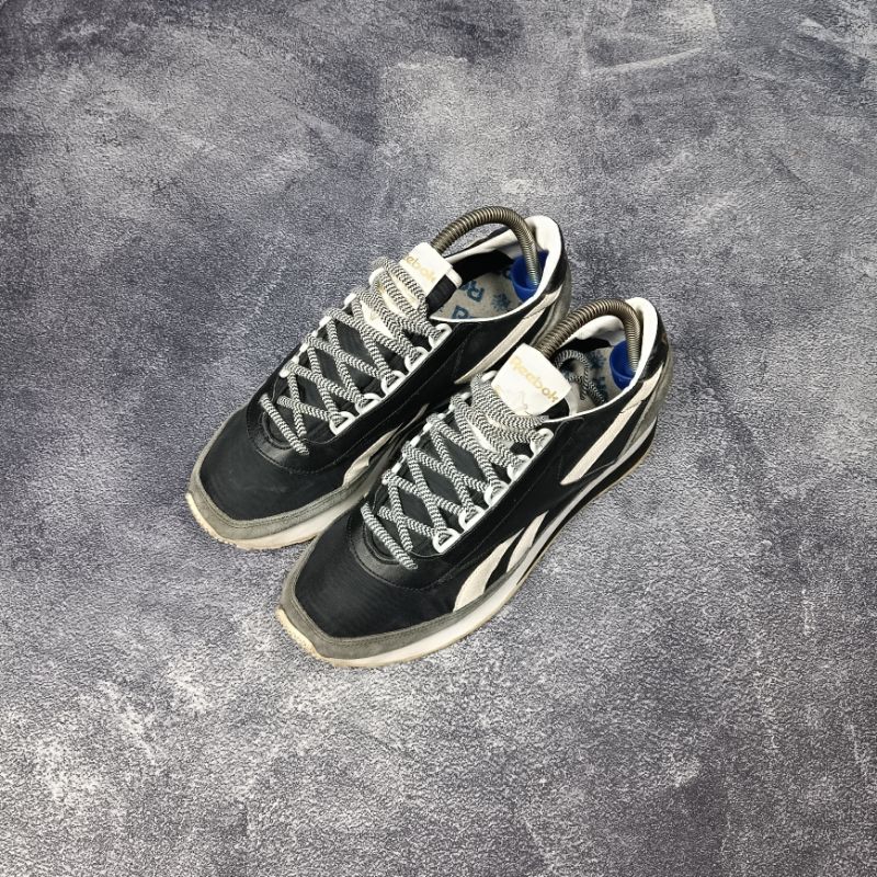 Reebok Aztec Black white