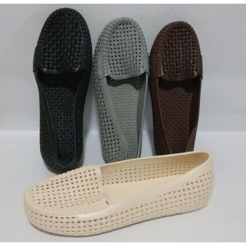 Sepatu wanita yumeida