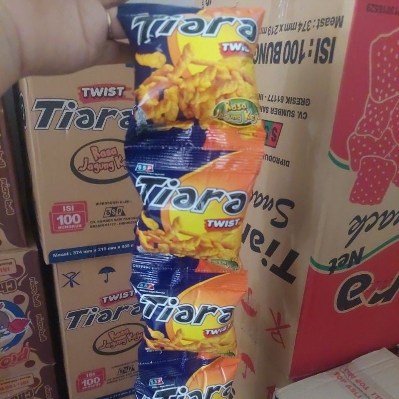 Tiara Twist Jagung Keju 6 gr isi 10 pcs