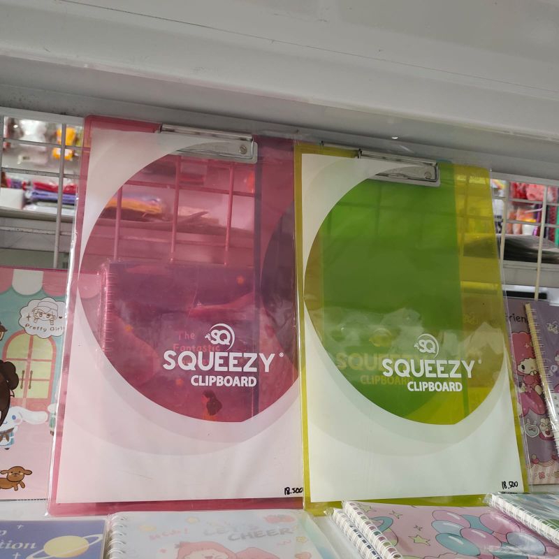 

ATK-POINT | CLIPBOARD / PAPAN DADA SQUEEZY Transparan / papan ujian / papan jalan