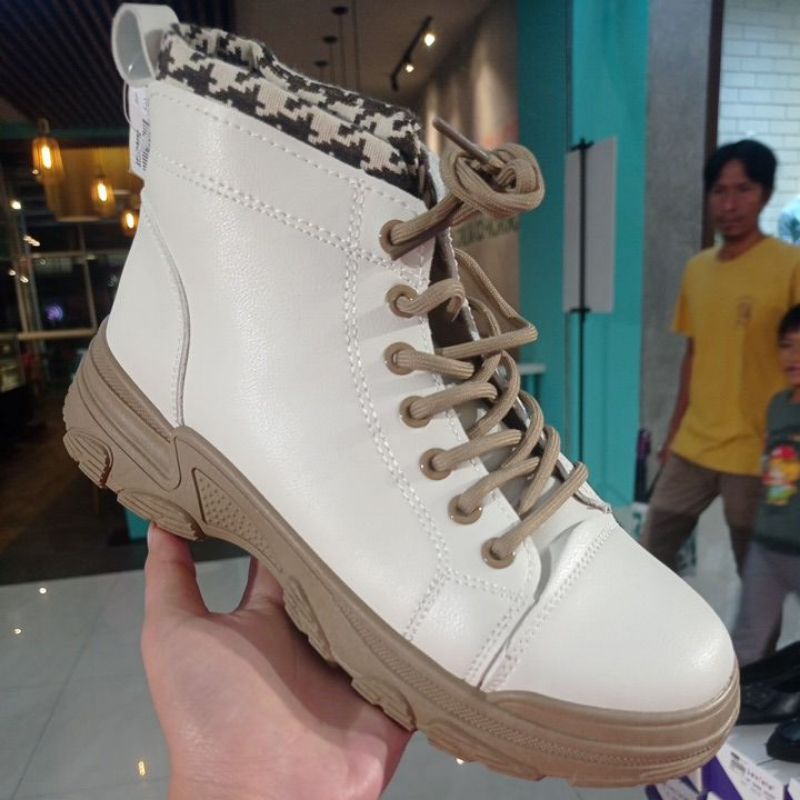 sepatu boots wanita St. moritz original