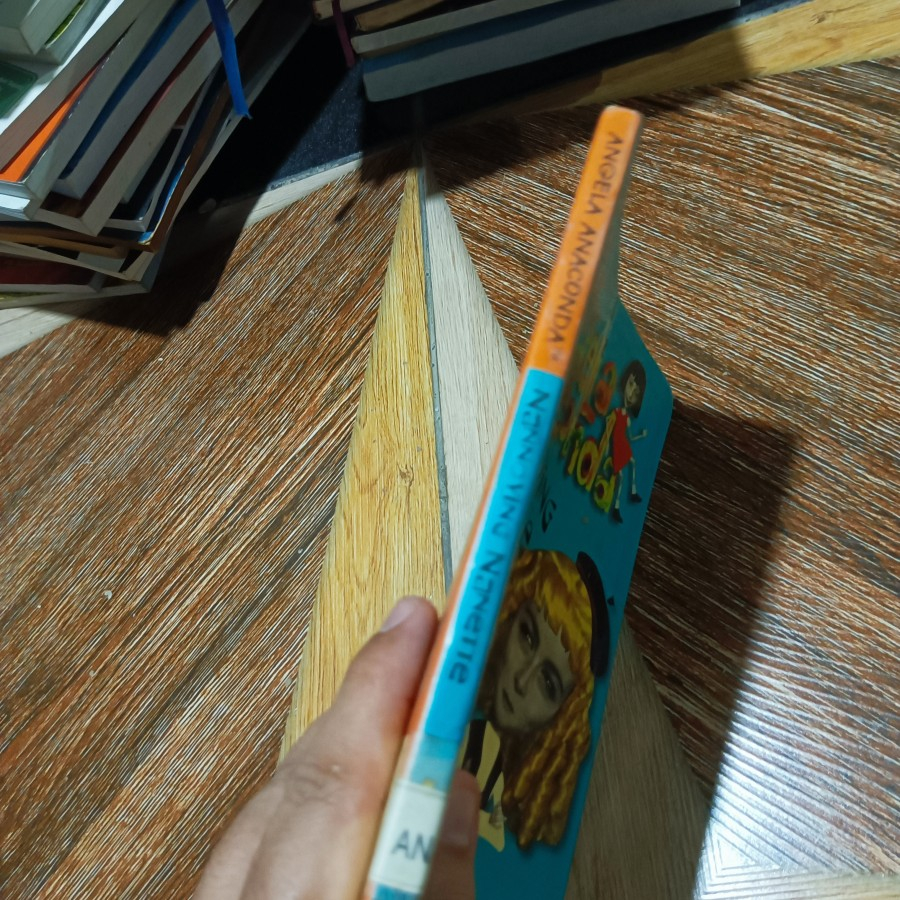 Buku Angela Anaconda Nannoying Nanette