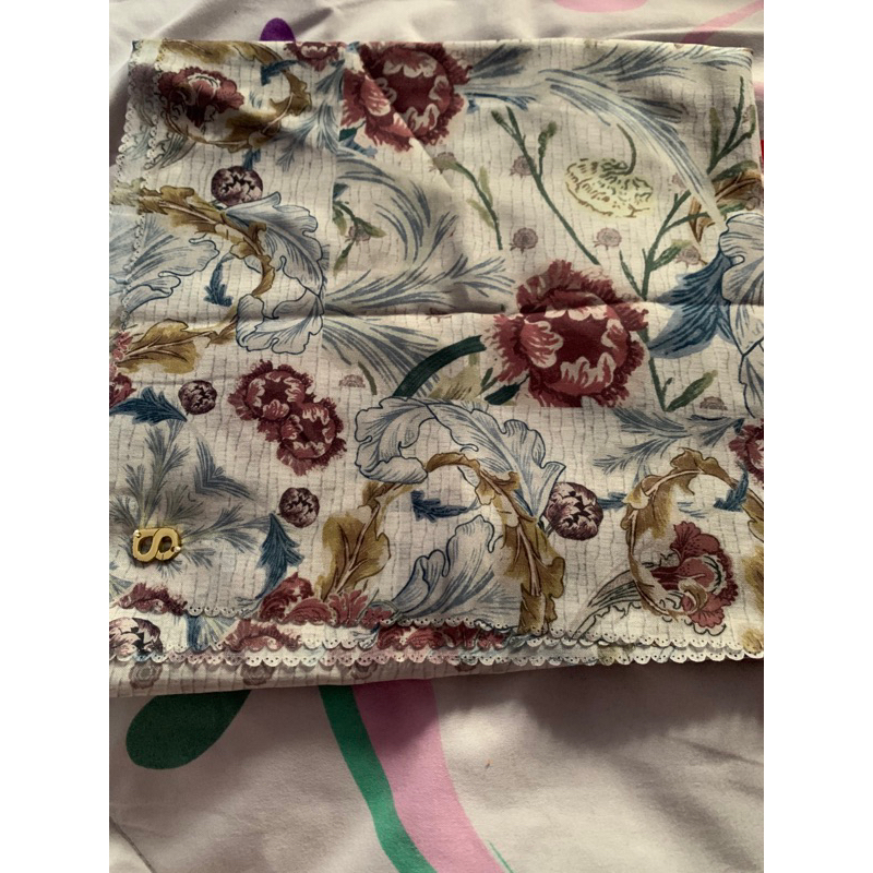 BUTTONSCARVES ROYALE WHITE