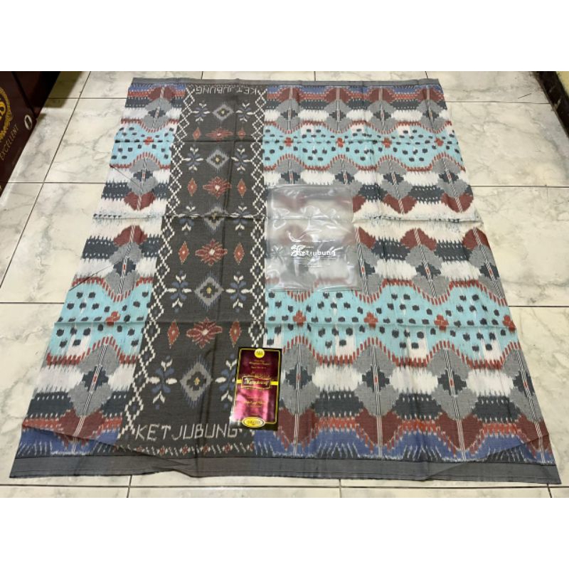 Sarung Ketjubung goyor red motif pelangi