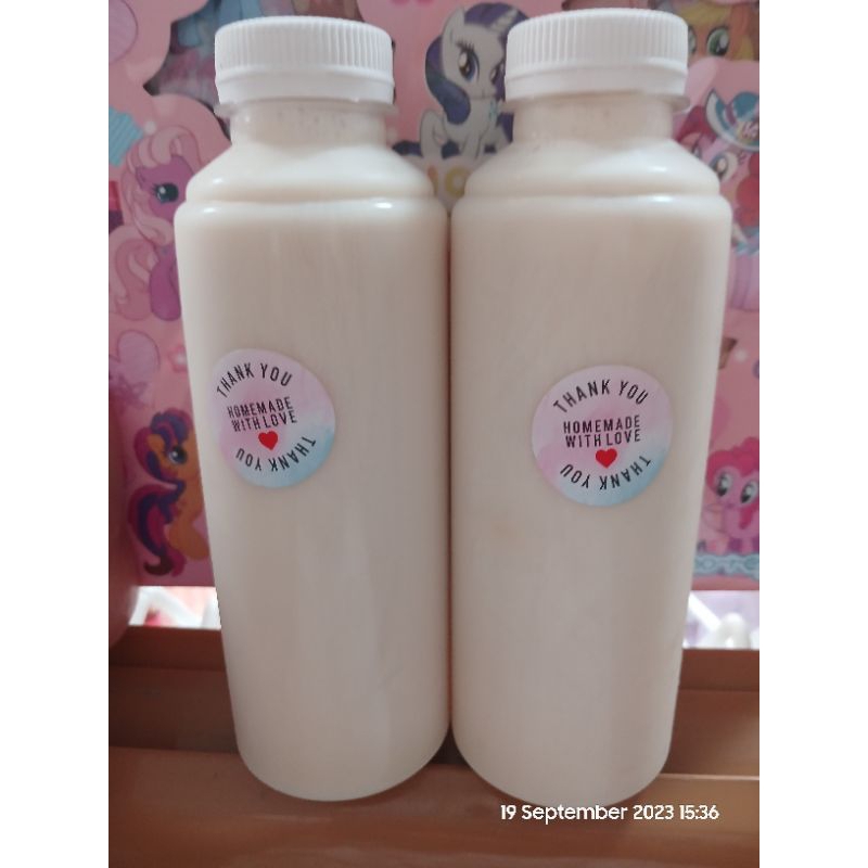 

Minuman susu kedelai murni dengan gula asli