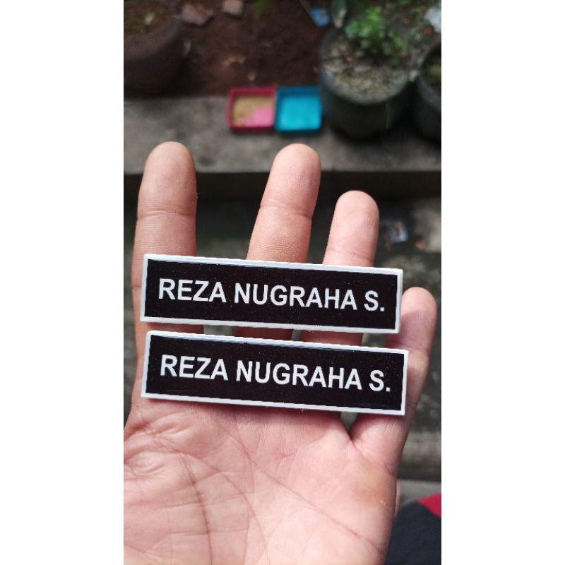 

Name tag / Papan Nama dada/ Pin Nama Akrilik Paku Uk. 2.5cm x 8cm