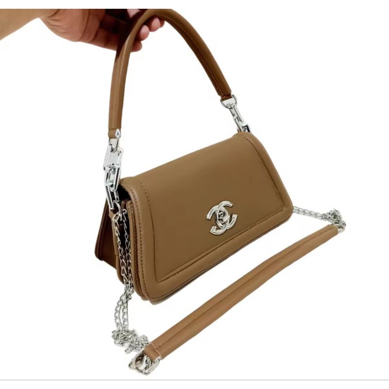 TAS SELEMPANG WANITA TERBARU  KUNCI PUTAR CC TALI SEMI RANTAI