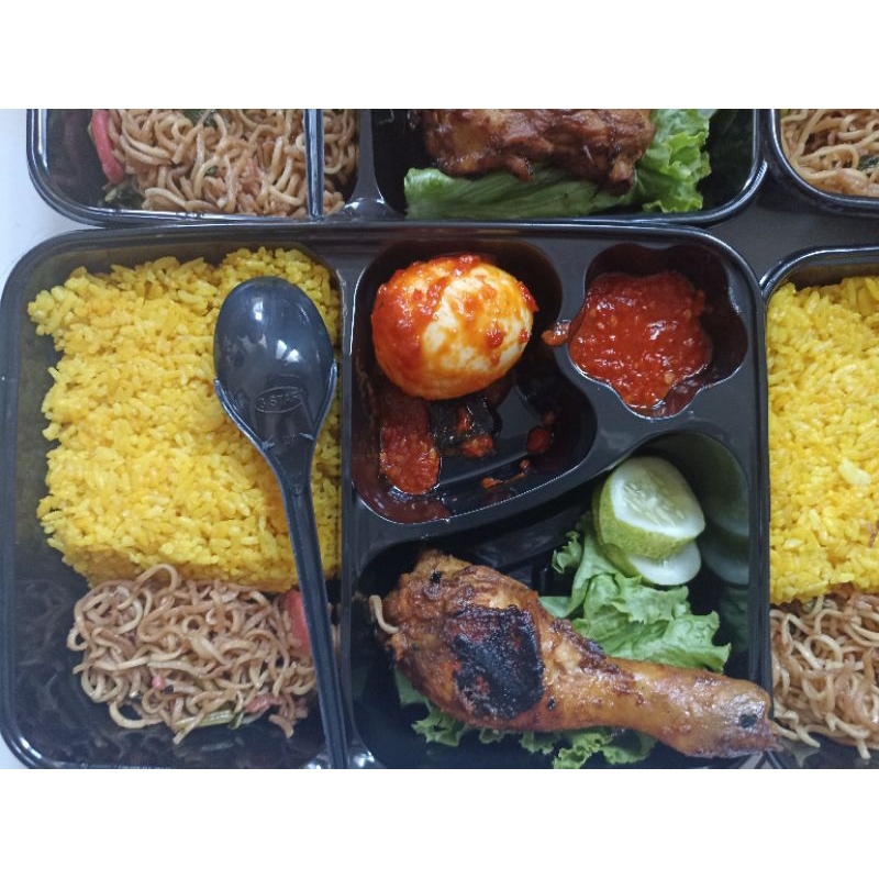 

Nasi kuning ayam bakar