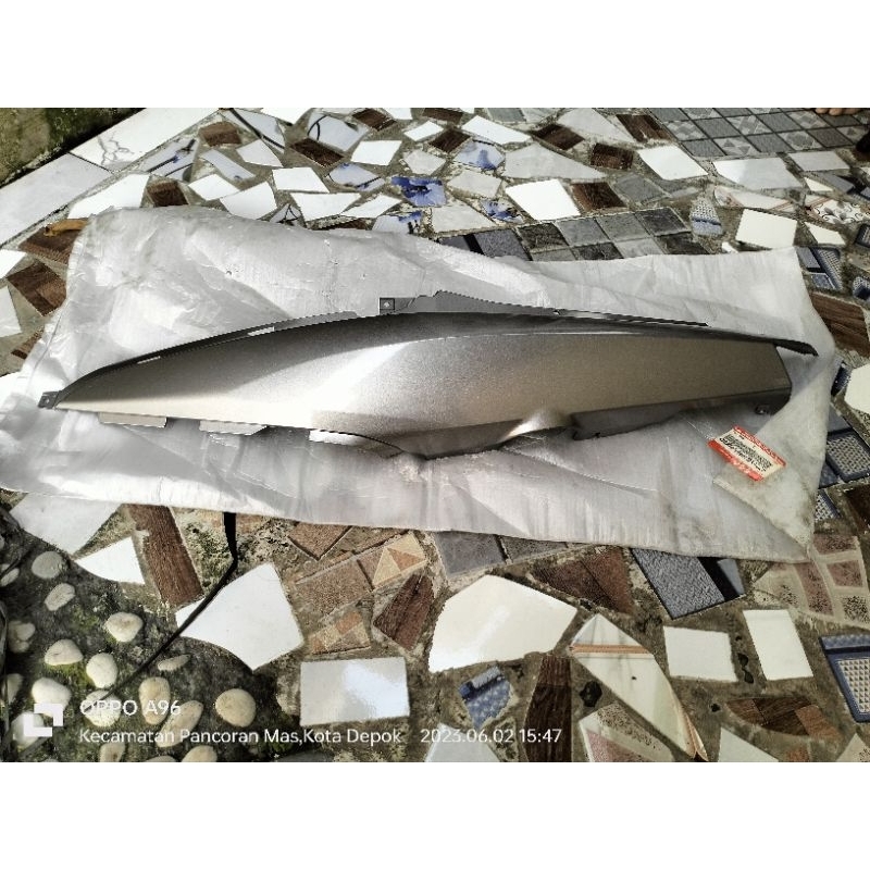 body sebelah kiri Shogun sp 125 FL robot grey abu abu original sgp