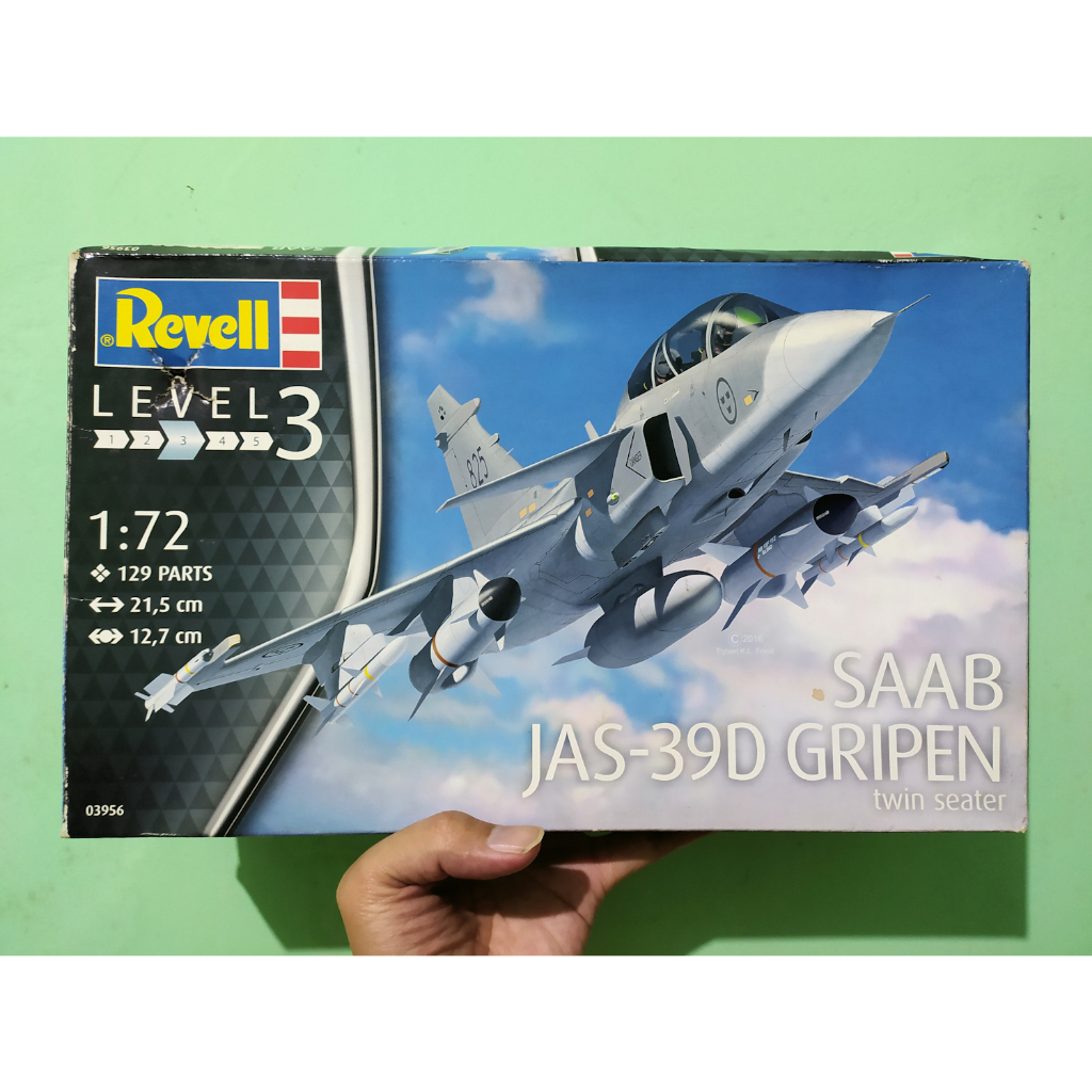 Model Kit Pesawat Jet Tempur Revell Saab JAS-39 D Gripen Skala 72 Swedia