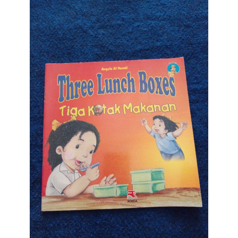 Three Lunch Boxes tiga kotak makanan