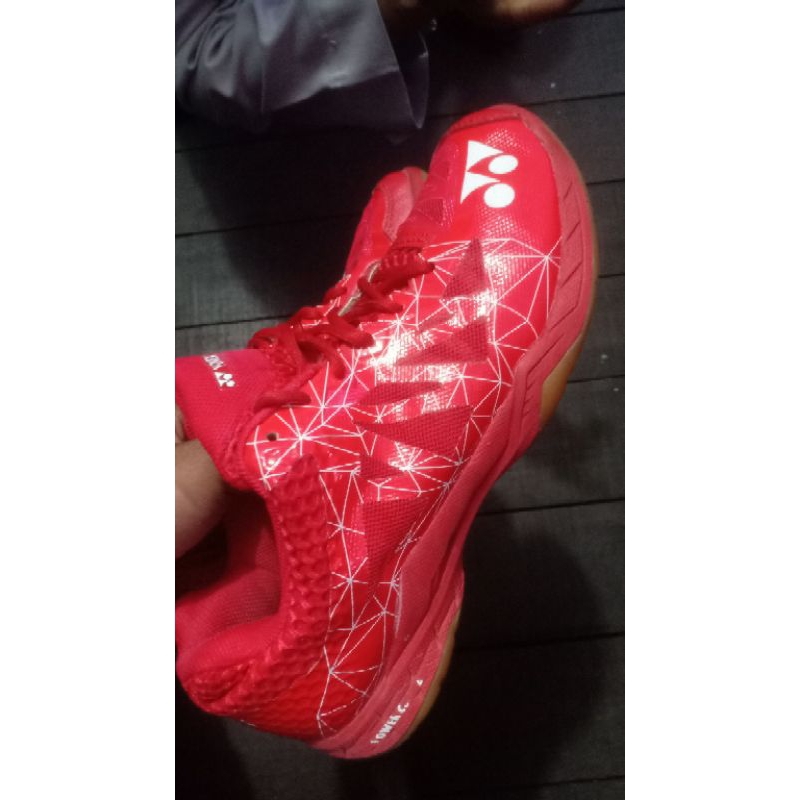 sepatu yonex aerus 2 preloved