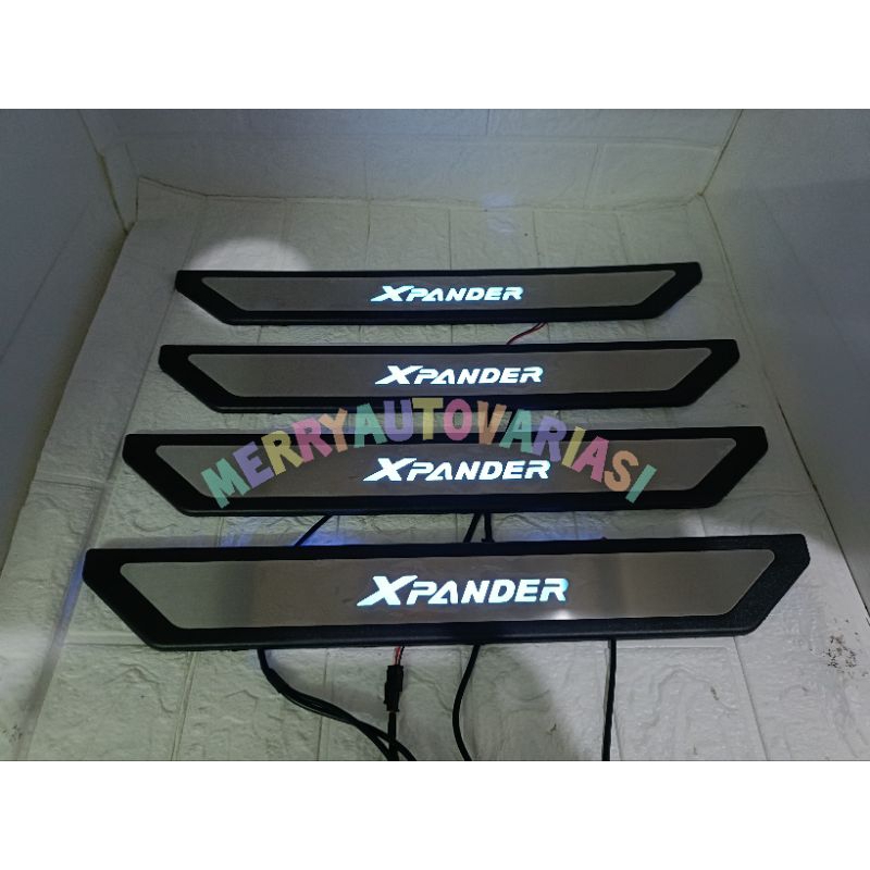 Sillplate samping mobil Xpander lampu led