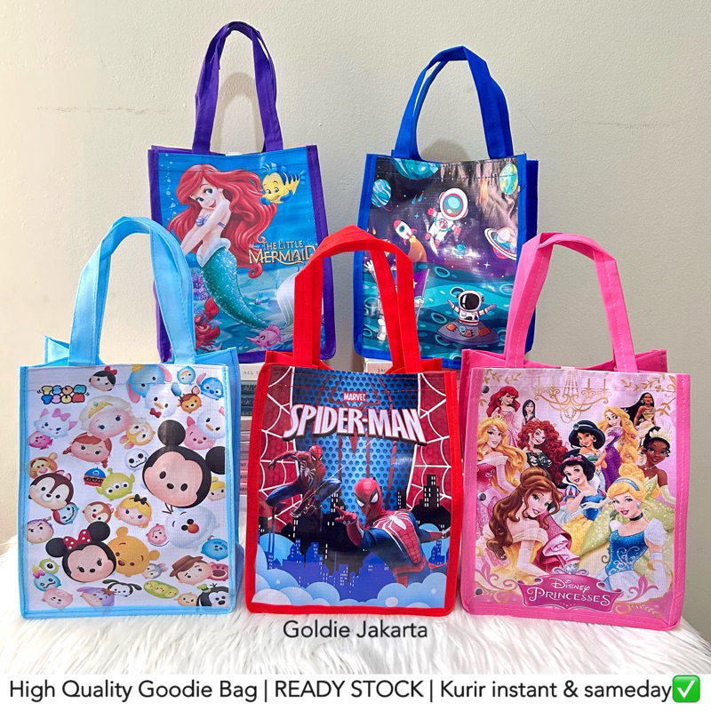 

Tas Goodie Bag Ultah Anak TEBAL Motif DISNEY frozen / ariel / tsum tsum / princess / spiderman capt america / avengers Tas Hampers Ulang tahun Anak Goodie bag Souvenir Ultah anak tas anak motif astronot