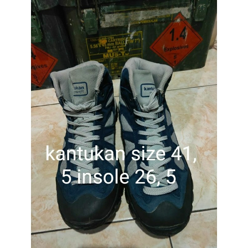 sepatu gunung kantukan