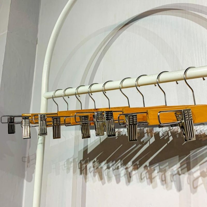 gantungan jepit kayu/ gantungan celana/ gantungan celana jepit/ hanger jepit kayu/ hanger celana