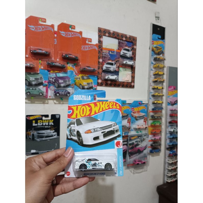 Hotwheels nissan skyline  GT-R (R32) card jelek