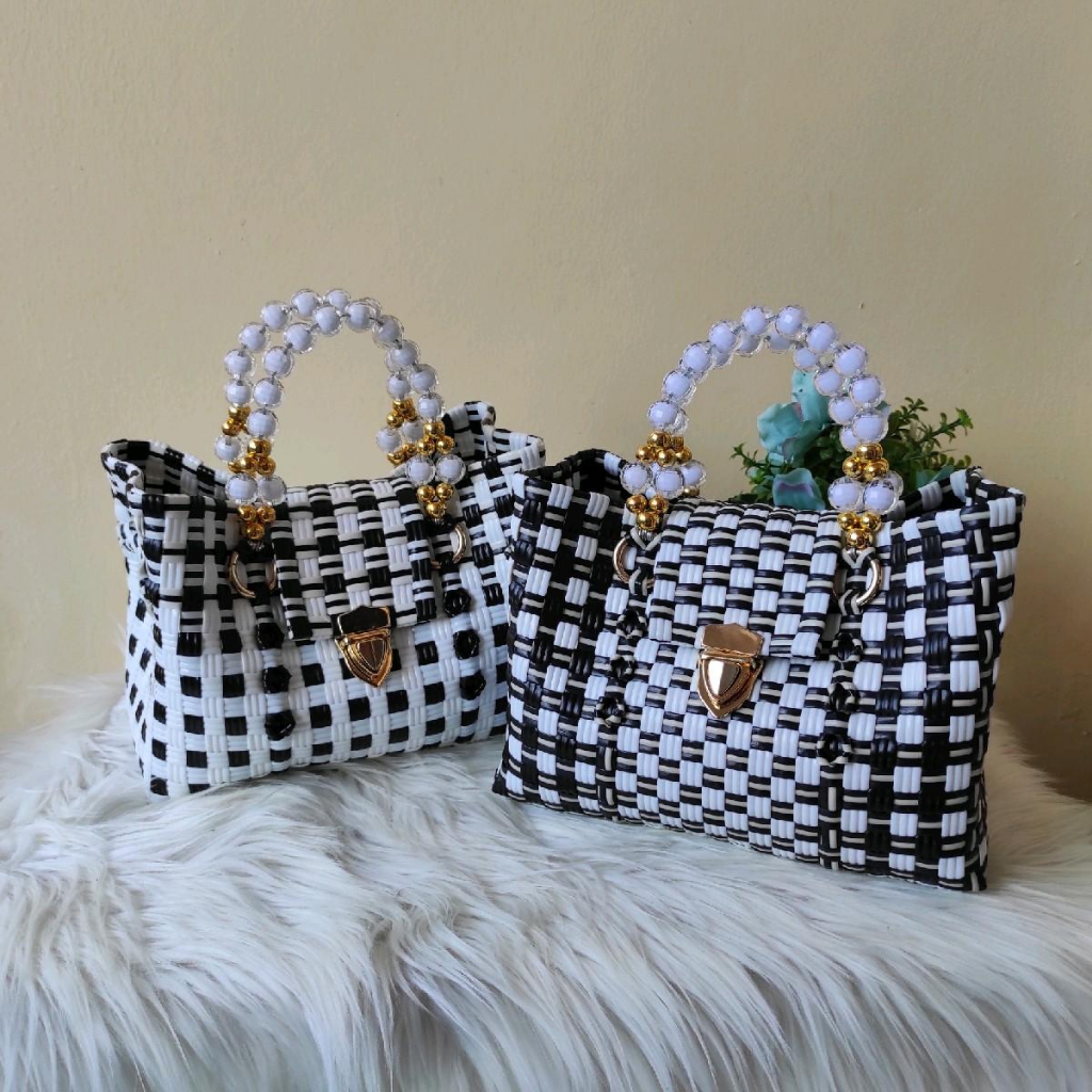 Tas Anyam Jali Handle Mutiara Akrilik Premium Ukuran XS Dengan Penutup Model Klip (Gratis Aksesoris 