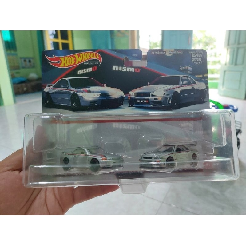 Hotwheels premium ban karet Two pack nismo Nissan Skyline r34 dan Nissan Skyline r32