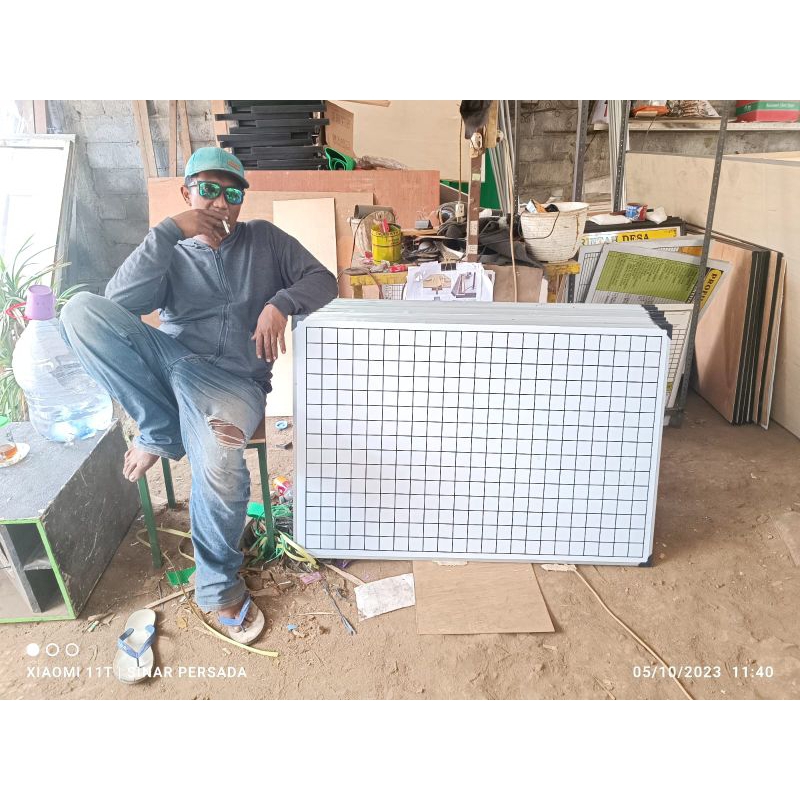 

PAPAN TULIS KOTAK KOTAK/GEOMETRI