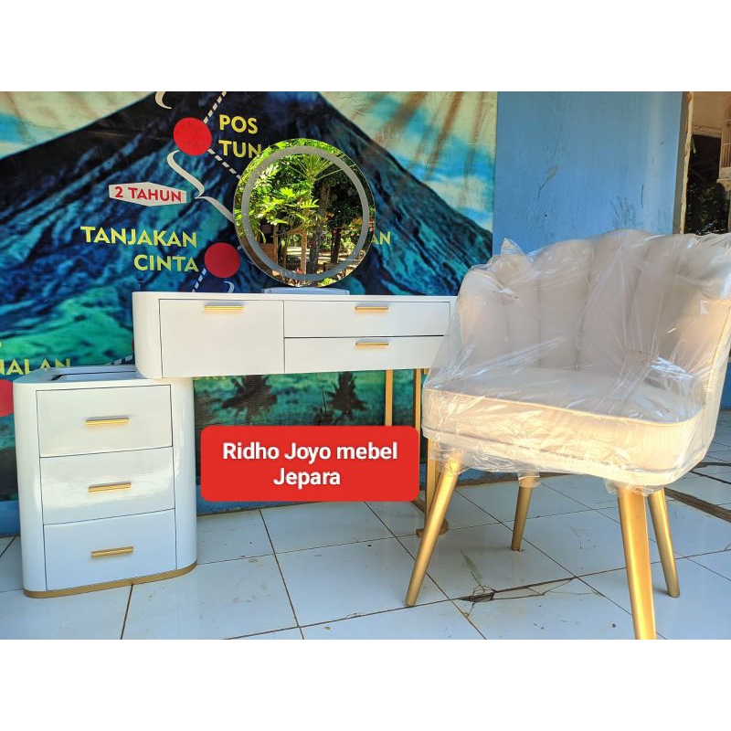 meja rias terbaru meja rias cat Duco meja rias cantik meja rias kaca lampu meja rias lampu