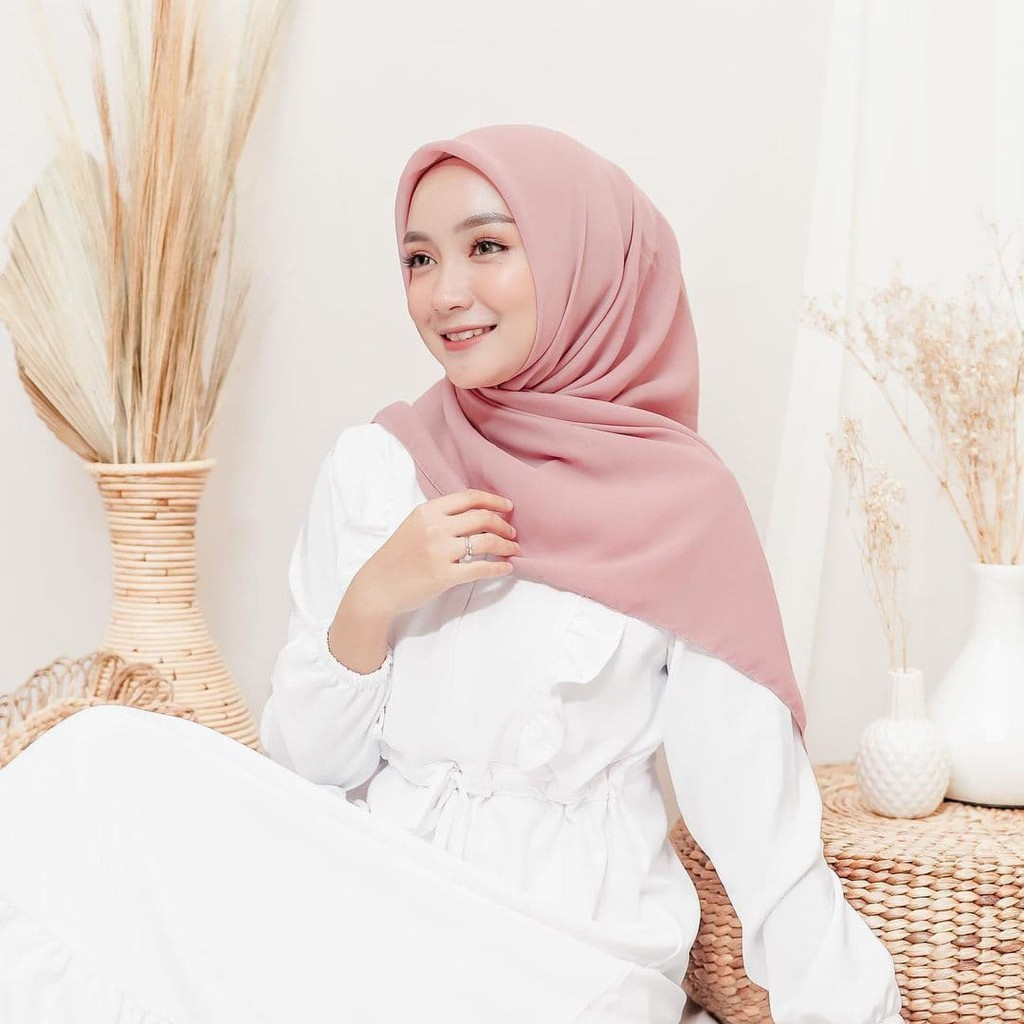 Jilbab Segiempat Bella Square Warna Dusty Pink