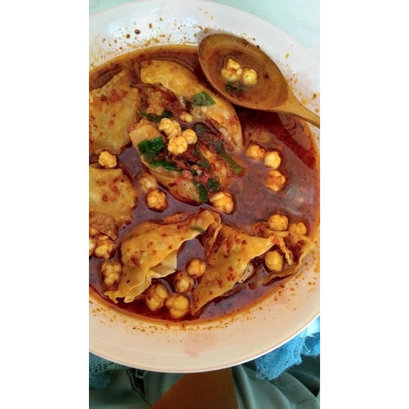 

PANGSIT AYAM GORENG/REBUS DILENGKAPI DENGAN CHILI OIL YANG KHAS