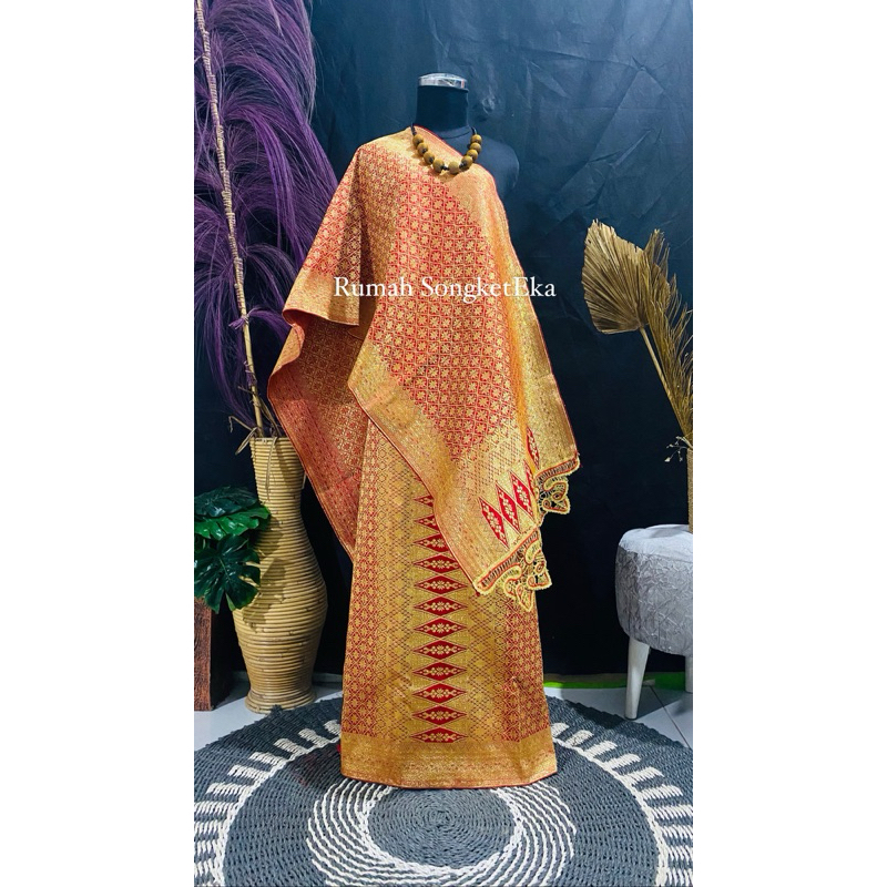 Songket merah gold semotif