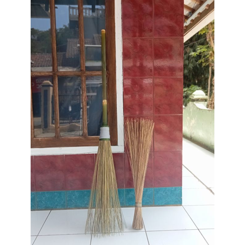 paket hemat sepaket isi 2 alat kebersihan halaman rumah sapu lidi panjang dan pendek paling murah gr