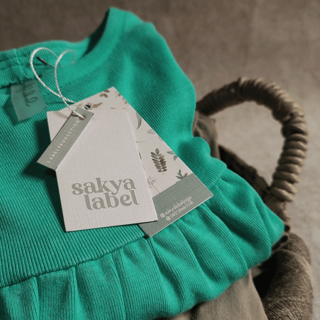 

Hangtag Linen 3layer Hangtag Baju / Hang Tag Baju / Hang Tag Custom / Hang Tag Premium / Hangtag Print / Hangtag Hijab Kaos Kemeja/ Hangtag accesories / Hangtag nama brand