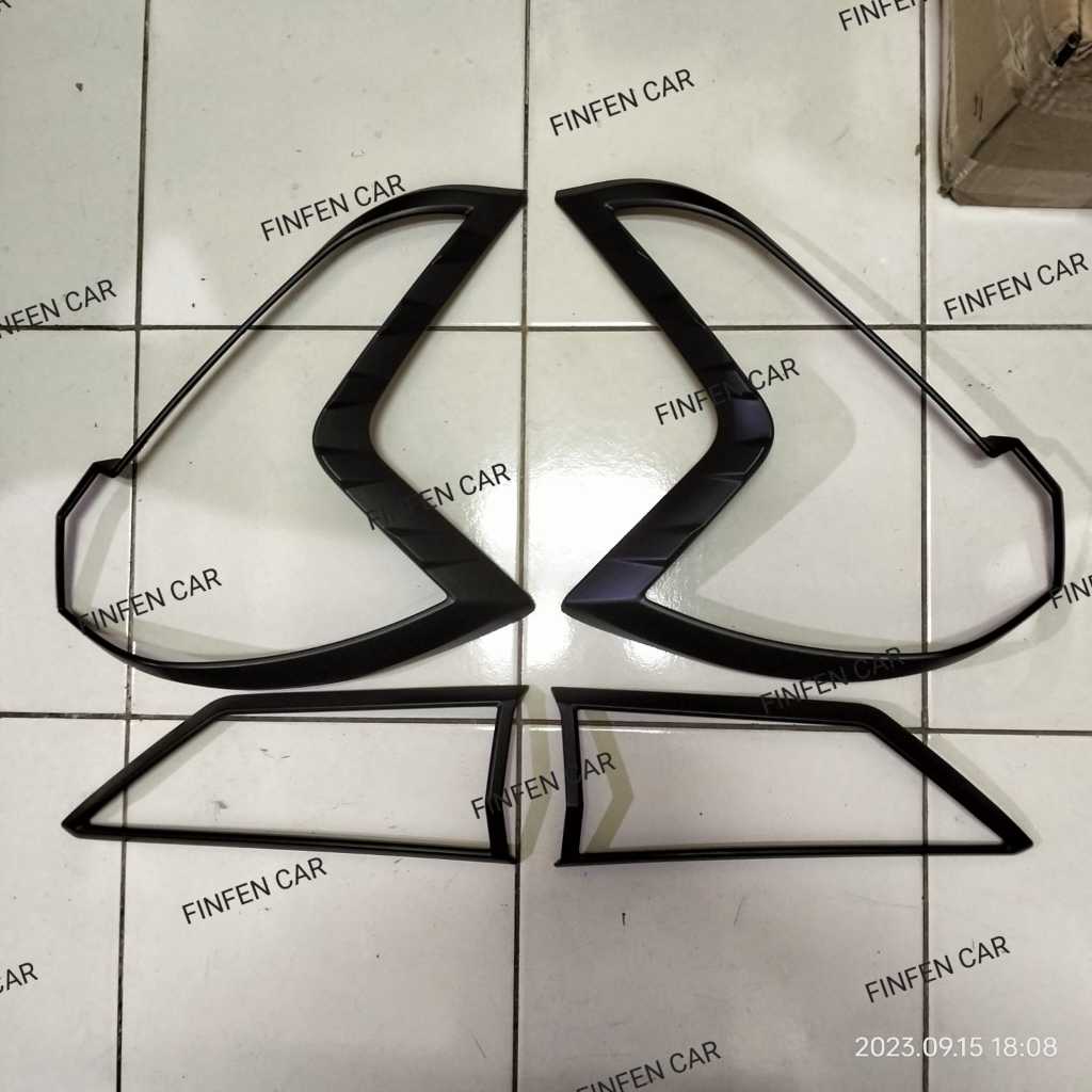 Garnis lampu belakang XPANDER hitam New