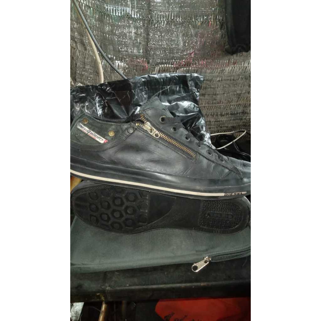 sepatu second diesel