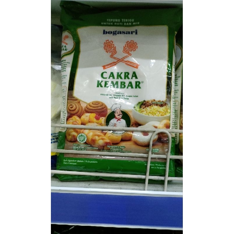 

Bogasari tepung terigu Cakra kembar 1 kg