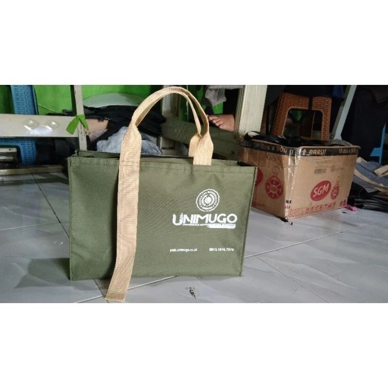 Totebag Custom Desain, Warna, dan Tulisan