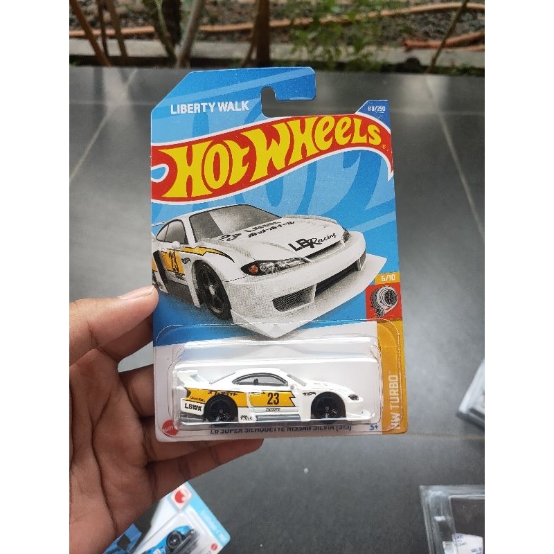 paketan hotwheels lbwk r35 merah, biru dan s15 putih