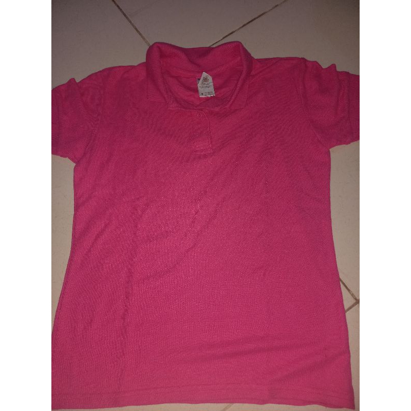 Kaos berkerah pink merek Gildan (polo) preloved