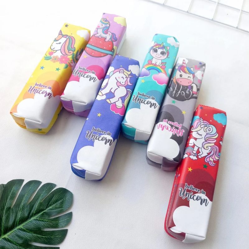 

Tepak Pensil Motif Unicorn